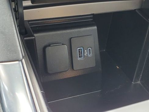Used 2023 Ford Explorer XLT w/ Equipment Group 202A AWD/4WD image 22