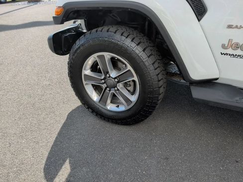 Used 2018 Jeep Wrangler Unlimited Sahara AWD/4WD image 18
