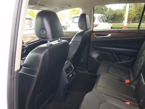 Used 2025 Volkswagen Atlas SE image 12