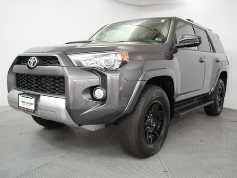 Used 2017 Toyota 4Runner TRD Off-Road AWD/4WD image 3