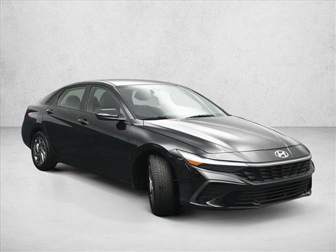 Used 2024 Hyundai Elantra SEL FWD image 4