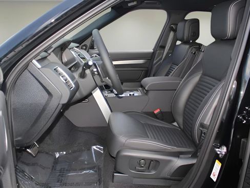 Used 2025 Land Rover Discovery Dynamic SE AWD/4WD image 10
