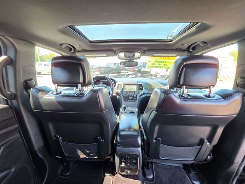 Used 2018 Jeep Grand Cherokee Altitude image 12