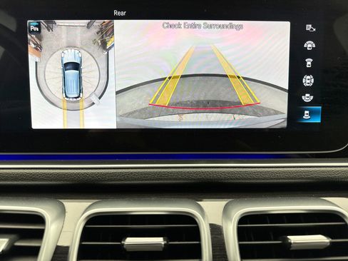 Used 2022 Mercedes-Benz GLE 350 4MATIC w/ Premium Package image 16