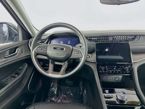 Certified 2022 Jeep Grand Cherokee L Limited image 32