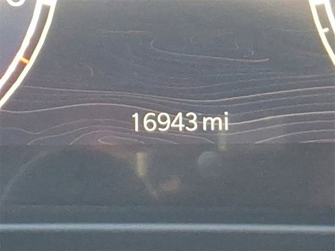 Used 2024 Jeep Grand Cherokee Overland w/ Luxury Tech Group IV image 20