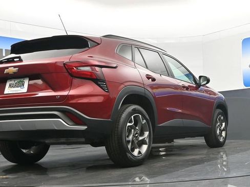 Used 2025 Chevrolet Trax LT w/ LT Convenience Package image 22