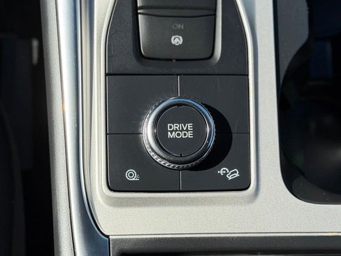 Used 2022 Ford Explorer XLT w/ Equipment Group 202A AWD/4WD image 20