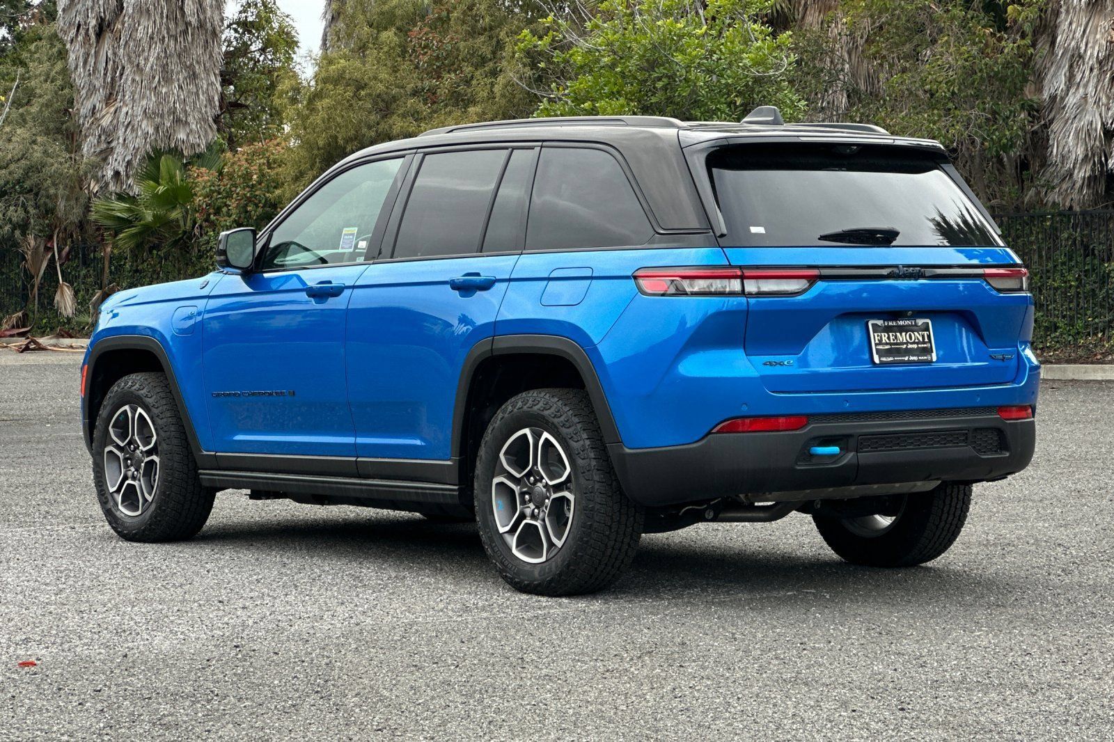 New 2023 Jeep Grand Cherokee Trailhawk w/ Advanced Protech Group II AWD/4WD image 5