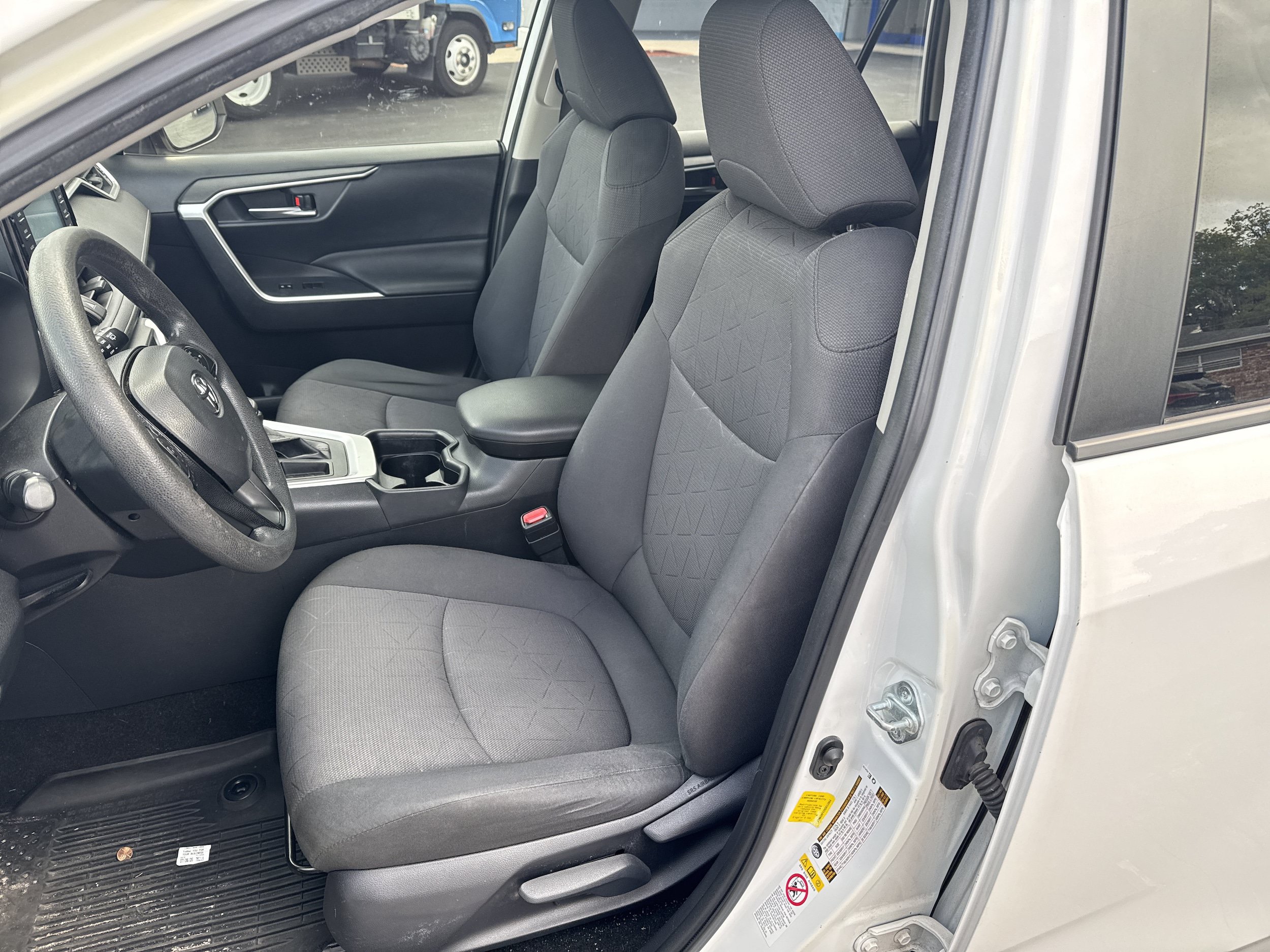 Used 2019 Toyota RAV4 XLE FWD image 25