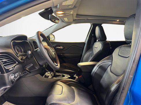 Used 2023 Jeep Cherokee Altitude Lux w/ Lux Elite Package image 12