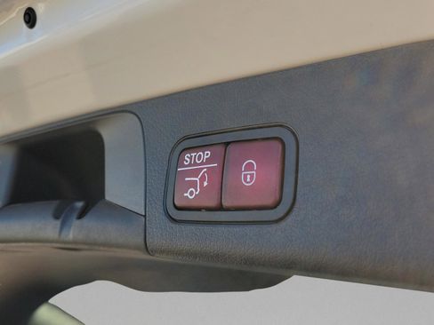 Certified 2025 Mercedes-Benz GLB 250 image 5