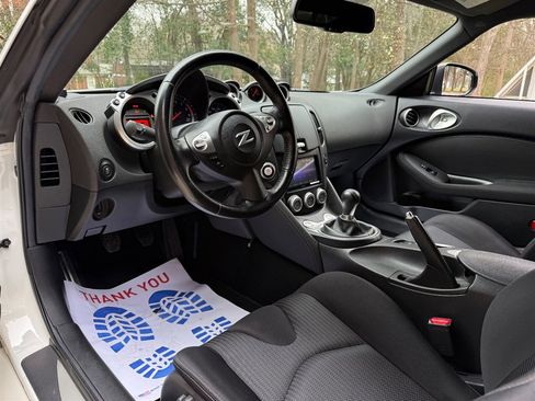 Used 2020 Nissan 370Z Coupe image 41