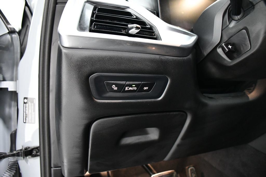 Used 2024 BMW X5 xDrive40i w/ M Sport Package AWD/4WD image 11