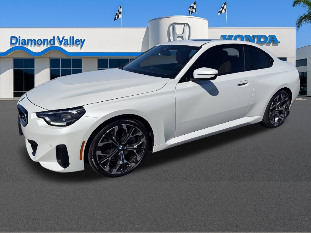Used 2025 BMW 230i Coupe w/ Convenience Package RWD image 3