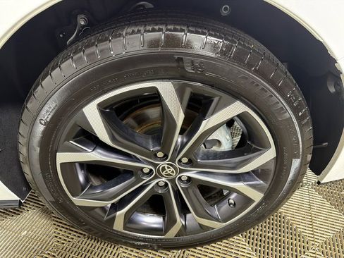 Used 2025 Toyota Sienna Platinum image 20