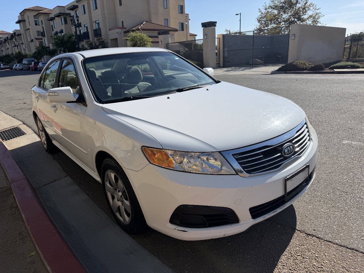 Used 2010 Kia Optima LX FWD image 5