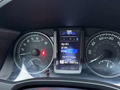 Used 2019 Toyota Tacoma TRD Sport image 21