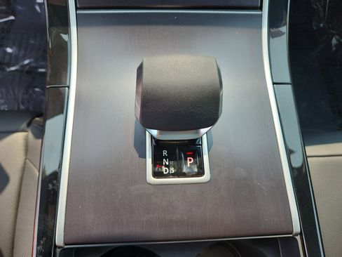 Used 2026 Land Rover Range Rover Velar Dynamic SE image 16