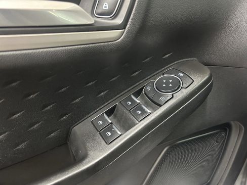 Used 2020 Ford Escape SE image 13