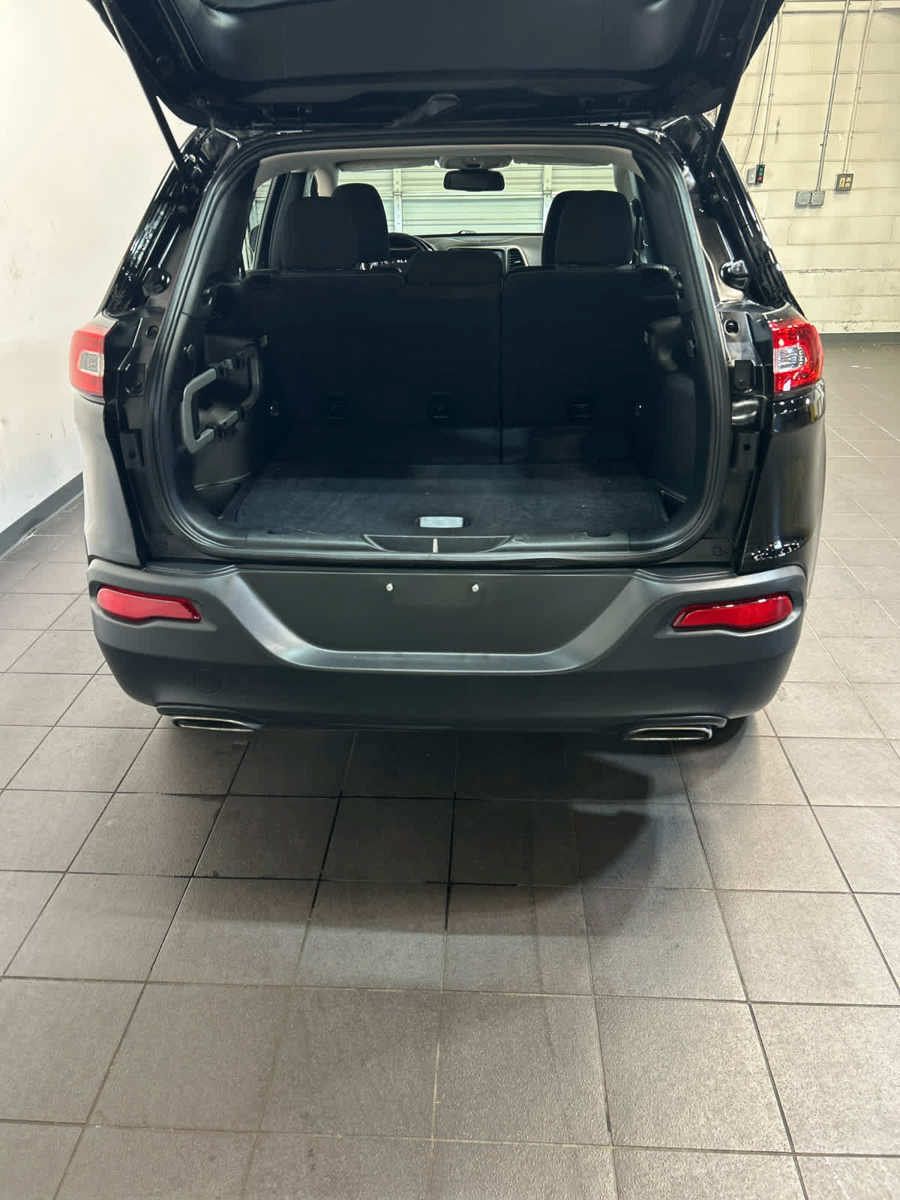 Used 2017 Jeep Cherokee Sport AWD/4WD image 11