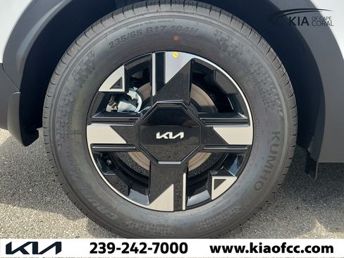 New 2026 Kia Sportage LX w/ LX Convenience Package FWD image 9