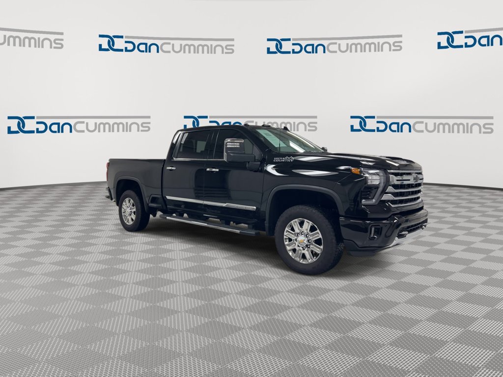 Used 2026 Chevrolet Silverado 2500 High Country w/ High Country Premium Package AWD/4WD image 2