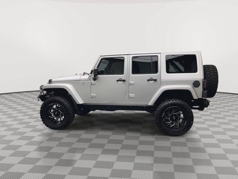 Used 2017 Jeep Wrangler Unlimited Sahara w/ Dual Top Group AWD/4WD image 32
