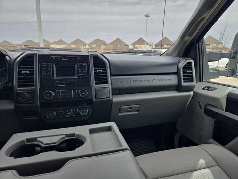 Used 2019 Ford F250 XL w/ Power Equipment Group image 4