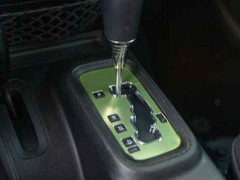 Used 2017 Jeep Wrangler Unlimited Sahara w/ Connectivity Group image 15