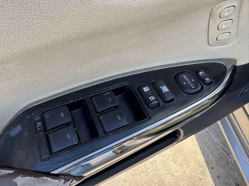 Used 2016 Toyota Avalon Limited w/ Toyota Safety Sense Package image 30