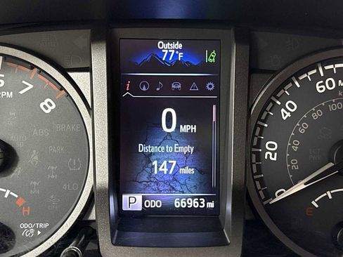 Certified 2018 Toyota Tacoma TRD Sport image 17