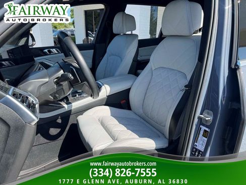 Used 2025 BMW X7 xDrive40i w/ Premium Package AWD/4WD image 10