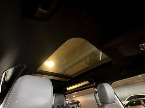 Used 2022 Land Rover Defender 90 X-Dynamic S image 27