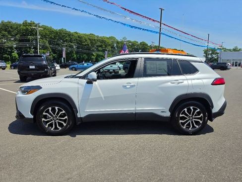 Used 2024 Toyota Corolla Cross AWD Hybrid w/ Moonroof Package image 4