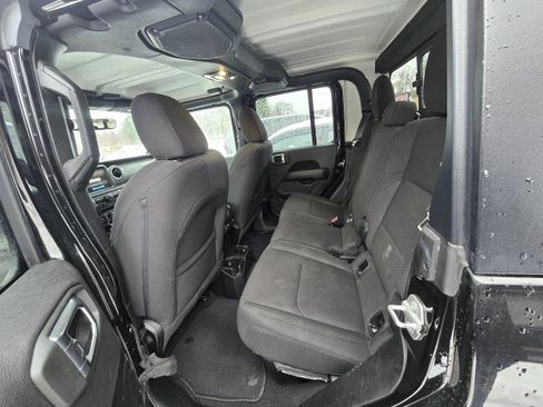 Used 2023 Jeep Gladiator Overland image 4