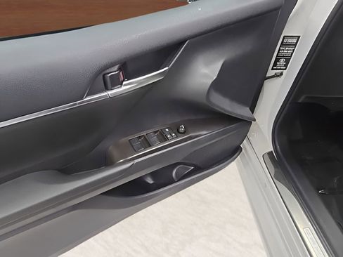 Used 2024 Toyota Camry SE FWD image 9