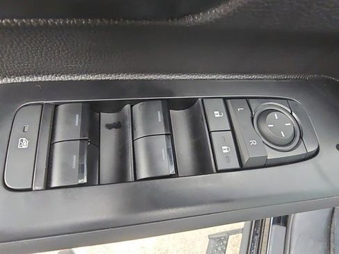 Used 2025 Toyota Tacoma SR5 image 27