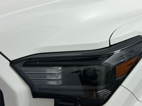 Used 2025 Toyota Tacoma SR AWD/4WD image 11