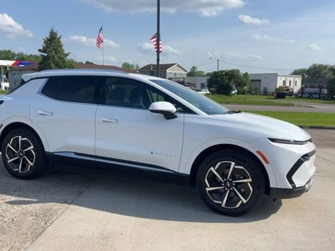 New 2025 Chevrolet Equinox EV LT image 2