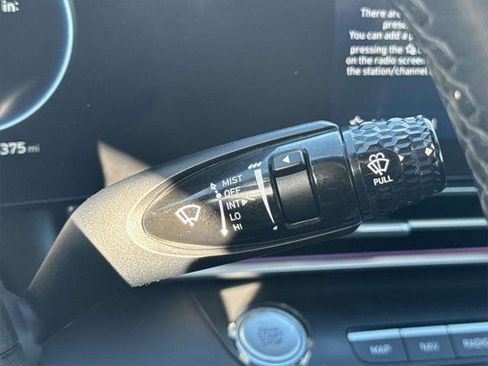 Used 2022 Hyundai Elantra Limited image 25