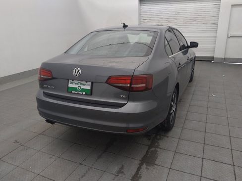 Used 2017 Volkswagen Jetta SE FWD image 9