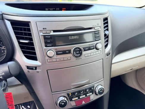 Used 2010 Subaru Outback 2.5i Premium AWD/4WD image 14