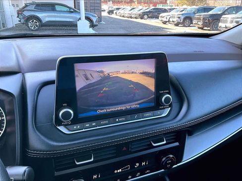 Used 2023 Nissan Rogue SV image 18