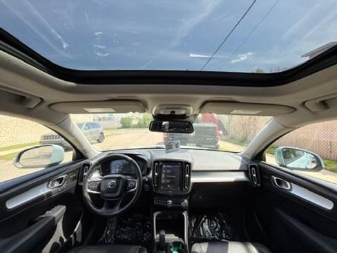 Used 2019 Volvo XC40 T5 Momentum AWD/4WD image 32