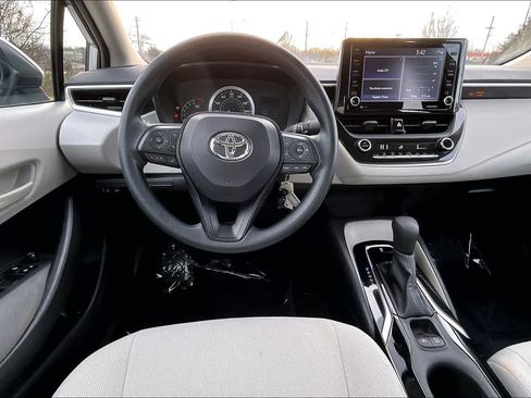 Used 2022 Toyota Corolla LE image 6