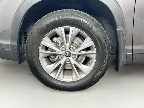 Used 2016 Toyota Highlander Plus AWD/4WD image 11