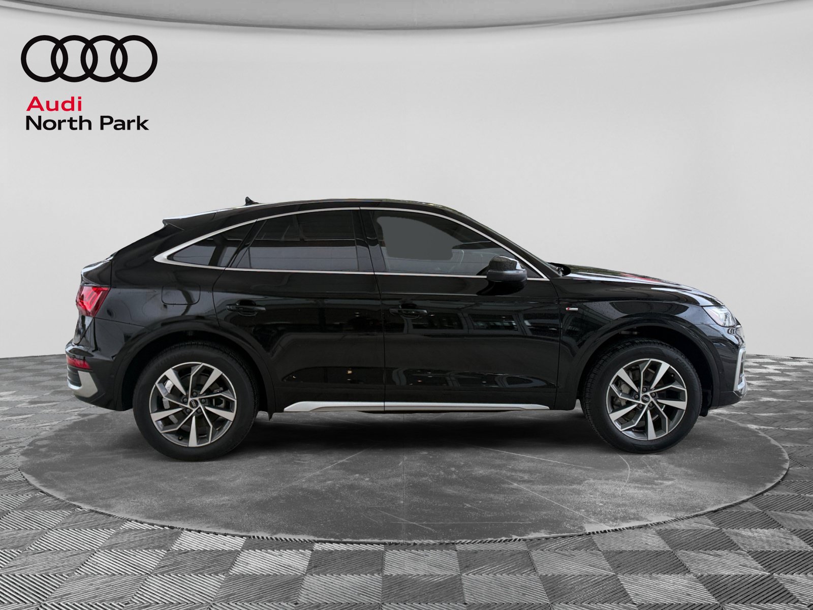Used 2023 Audi Q5 2.0T Prestige w/ Prestige Package AWD/4WD image 6