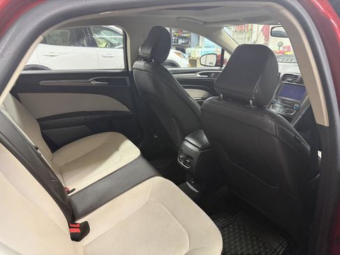 Used 2020 Ford Fusion SE w/ Equipment Group 151A image 25