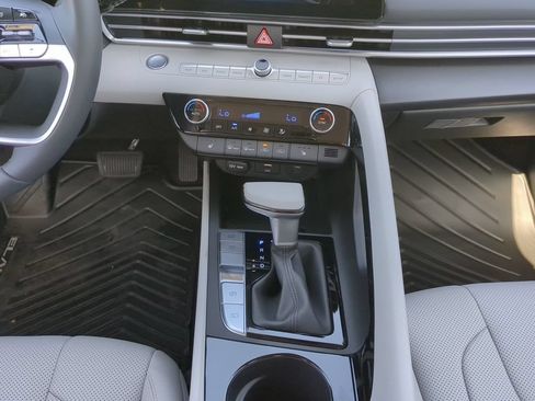 Used 2025 Hyundai Elantra Limited FWD image 25